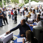 Els veneçolans van haver de votar al carrer al negar a l’oposició l’ús d’edificis públics.