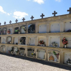 El consistorio está ampliando la zona de nichos del cementerio.