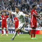 Cristiano Ronaldo celebra el segon gol de l’equip madridista que no havia d’haver pujat al marcador per fora de joc del lusità.