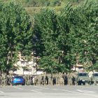 La llegada de los soldados al parking del antiguo cuartel militar de Vielha.