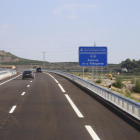 Els primers cotxes que van circular ahir per l'A-14 des de Lleida fins a Almenar, anomenada també autovia de la Ribagorça.