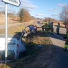 Tres heridos, uno grave, en una colisión entre dos vehículos en Olius