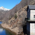 El centre de telecomunicacions instal·lat a la presa de Graus.