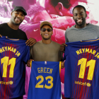 Neymar, con los jugadores.