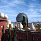 Trabajos de limpieza de la cúpula del Teatro-Museo Dalí de Figueres.