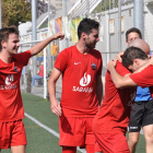 Els jugadors de l’Alpicat celebren el gol aconseguit per Juanjo, que va decidir el partit.