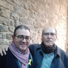 Jaume Invernon, amb el poeta Jordi Pàmias, membre del jurat.