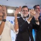 María Dolores de Cospedal, Mariano Rajoy y Xavier Garvía Albiol, ayer en un acto del PP en Barcelona.