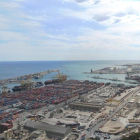 Xoc entre un pesquer i un mercant rus al port de Barcelona