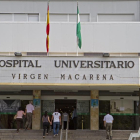 Accés principal de l’hospital on va ser ingressat el nadó.