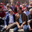 Sánchez, al centre, conversa amb Iceta, abans del seu primer gran acte de campanya a Catalunya.