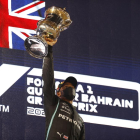 Lewis Hamilton va aixecar el primer trofeu de guanyador d’una temporada que arranca al capdavant.