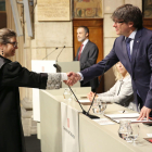 La professora de la Universitat de Girona Maria Mercè Darnaculleta pren possessió del càrrec davant del president de la Generalitat, Carles Puigdemont.