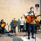 Lo Martí de Térmens se unió ayer a los Cantaires para pedir la libertad de los presos del “procés”.