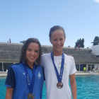 Emma Carrasco y Carla Carbonell, con las dos medallas.