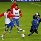La selección española se ejercitó ayer en el estadio de El Molinón.