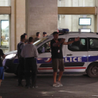 Policía francesa viernes pasado a la estación de Nimes.