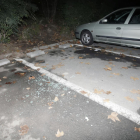 Imatge d’arxiu d’un cotxe rebentat en un aparcament a la zona dels Camps Elisis.