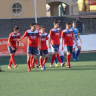 El primer equipo del Balaguer, que es líder en Primera Catalana, celebra un gol.