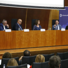 Imatge dels conferenciants a la Sala d’Actes del Rectorat, a Lleida.