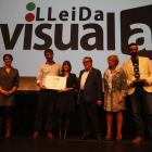 Xavier Puig y Bruna Cusí recogieron el premio Lleida Visual Art en la inauguración del Som Cinema.