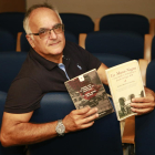 El leridano Eladi Romero, con sus dos últimos títulos publicados.