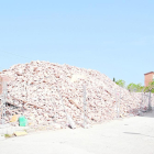 Los escombros del bloque A del grupo Sant Isidori, ya derribado. 