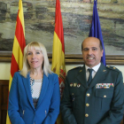Inma Manso y el comandante Luciano Antón.