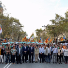 Milers de persones, amb Govern al capdavant, protesten a Barcelona contra el 155