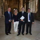 El profesor José Maria Gay de Liébana, junto a miembros de la asociación de Técnicos Tributarios.