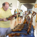 Exposició d’instruments a la Fira de Lutiers a Cervera.