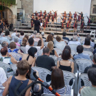 Un moment del concert de la Coral del col·legi Sant Josep de Tàrrega, que va tenir lloc ahir a la plaça Major de la capital de l’Urgell.