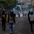 Violencia  ■  La Unión Europea aseguró que la violencia contra los manifestantes es un obstáculo para la paz y pide a Maduro garantías de que se respetarán los derechos de quienes protestan.