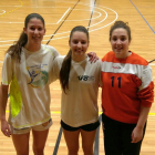 Marina Graell, Júlia Calduch y Olga Pena, las jugadoras de la Associació seleccionadas.
