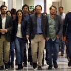 Els membres d’Units Podem, poc abans d’oferir una roda de premsa al Congrés.