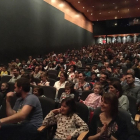 El Teatre de l’Escorxador se llenó ayer al mediodía en la primera proyección del ciclo ‘Cinemón Xic’.