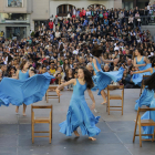 La plaza Sant Joan se llenó de alumnos de ocho escuelas de Lleida que mostraron sus dotes de danza.