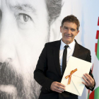 Antonio Banderas, ayer tras recibir en San Sebastián el Premio Nacional de Cinematografía.