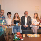 Los alumnos del instituto Josep Vallverdú ayer en La Diputación.
