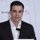 Pedro Sánchez pide renovar la confianza en el PSOE frente a la resignación del PP