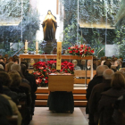 La parroquia de Santa Teresina, en Lleida, se llenó de amigos que dieron su último adiós al músico. 