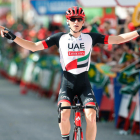 Matej Mohoric celebra su victoria en la séptima etapa de la Vuelta.