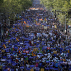 La manifestación de Barcelona por la paz y contra el terrorismo abarrotó ayer el Passeig de Gràcia y el centro de la ciudad hasta plaza Catalunya.