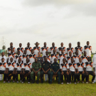 El CF Ponts, la UE Guissona y su escuela y el CF MIralcamp posan con sus respectivas aportaciones de botas destinadas a Costa de Marfil.