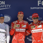 Vettel, flanquejat per Valtteri Bottas i el seu company a Ferrari Kimi Raikkonen.