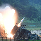 Imagen del misil lanzado por Corea del Norte el viernes que cayó en aguas japonesas.