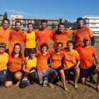 El equipo del Marracos en la playa de Castelldefels.