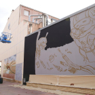 Los primeros murales del Street Art Festival de Torrefarrera, ayer en la plaza Miremont.