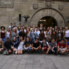 Imagen de los alumnos noruegos, que junto con sus compañeros de instituto Josep Lladonosa, visitaron el ayuntamiento de Lleida.  