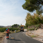 Trabajos de reparación del Camí del Secà de Torrefarrera, afectado por las obras de la autovía.